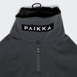 PAIKKA Visibility Raincoat Dark á hundi