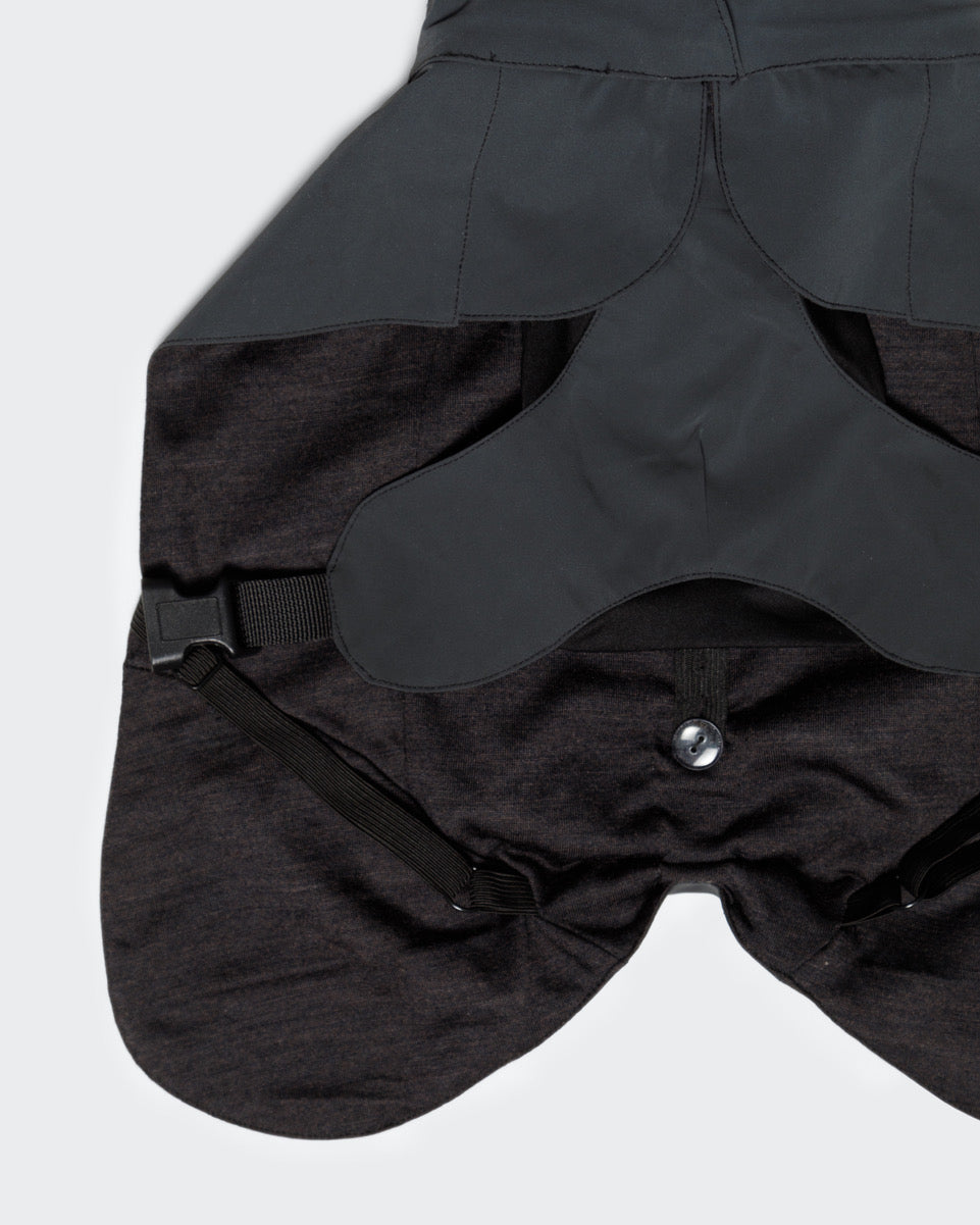 PAIKKA Visibility Raincoat Dark á hundi